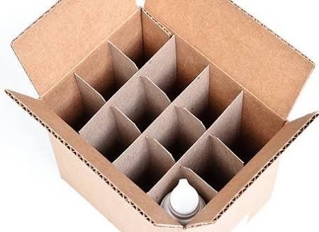 картонные решетки-разделители в упаковке бутылок