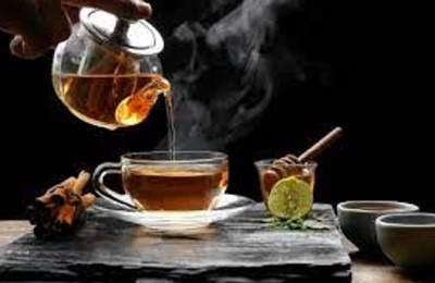 чай с лимоном, чай в заварочном чайнике